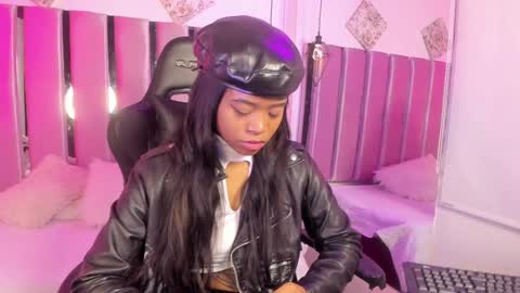 Snapshot of angelsmia_ chatting on September 30, 2025, 4:39 am  MIA available content ask online show from September 30, 2025, 4:39 am