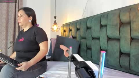 Snapshot of angelswets chatting on October 4, 2025, 2:26 pm ANGIE online show from October 4, 2025, 2:26 pm