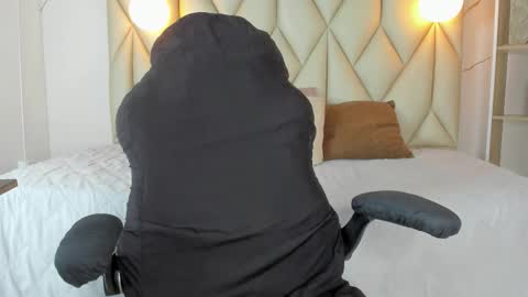 Snapshot of angelswets chatting on November 14, 2025, 4:06 pm ANGIE online show from November 14, 2025, 4:06 pm