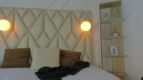 Snapshot of angelswets chatting on November 17, 2025, 2:01 pm ANGIE online show from November 17, 2025, 2:01 pm