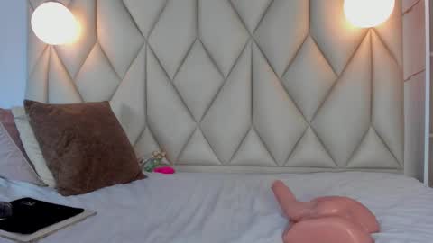 Snapshot of angelswets chatting on November 25, 2025, 2:39 pm ANGIE online show from November 25, 2025, 2:39 pm