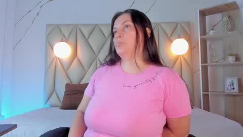 Snapshot of angelswets chatting on December 2, 2025, 1:50 pm ANGIE online show from December 2, 2025, 1:50 pm