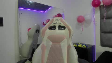 Snapshot of angely_js chatting on November 1, 2025, 1:02 pm angely_js online show from November 1, 2025, 1:02 pm