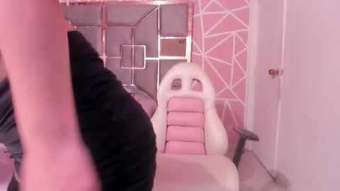 Snapshot of anggi1 chatting on November 23, 2025, 10:59 am Anggi online show from November 23, 2025, 10:59 am