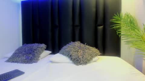 angi_lozano online show from November 17, 2025, 11:27 am