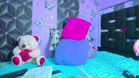 Snapshot of angi_sousxx3 chatting on January 3, 2025, 12:43 am angi online show from January 3, 2025, 12:43 am