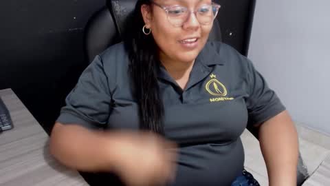 Snapshot of angy_ro12 chatting on November 1, 2025, 8:33 pm angy online show from November 1, 2025, 8:33 pm