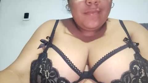 Snapshot of angy_ro12 chatting on December 1, 2025, 4:06 am angy online show from December 1, 2025, 4:06 am