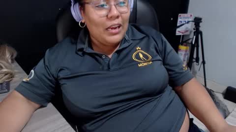 Snapshot of angy_ro12 chatting on December 3, 2025, 11:25 pm angy online show from December 3, 2025, 11:25 pm