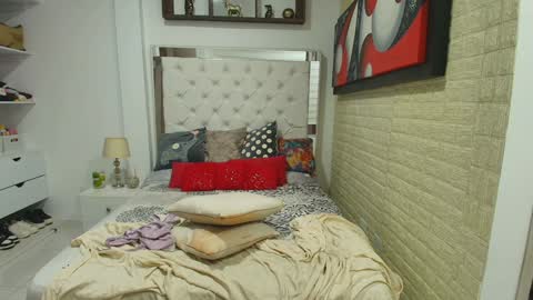 Snapshot of anielli69 chatting on January 17, 2025, 4:15 pm laura online show from January 17, 2025, 4:15 pm