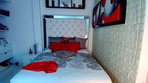 Snapshot of anielli69 chatting on October 31, 2025, 9:49 pm laura online show from October 31, 2025, 9:49 pm