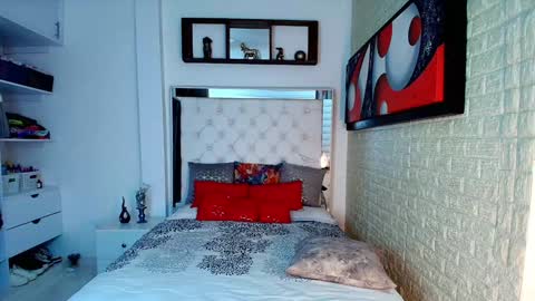 Snapshot of anielli69 chatting on November 4, 2025, 8:52 pm laura online show from November 4, 2025, 8:52 pm