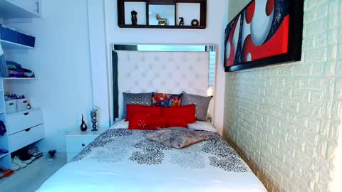 Snapshot of anielli69 chatting on November 6, 2025, 7:26 pm laura online show from November 6, 2025, 7:26 pm