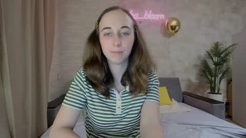 Snapshot of anikabloom chatting on February 19, 2025, 12:25 am anikabloom online show from February 19, 2025, 12:25 am