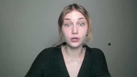 Snapshot of anisiaaa_lovesyou chatting on October 24, 2025, 7:32 pm Anisia online show from October 24, 2025, 7:32 pm