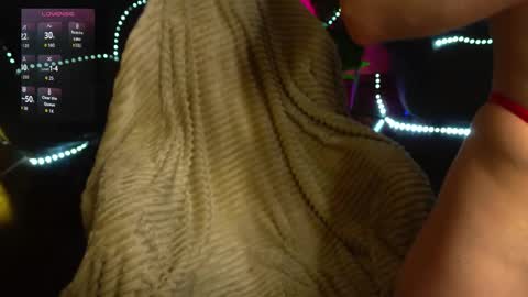 anita_von online show from November 25, 2025, 4:45 am