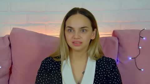 Snapshot of anitaventure chatting on October 2, 2025, 4:25 pm AnitaVenture online show from October 2, 2025, 4:25 pm