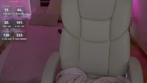 anittarays online show from November 25, 2025, 5:02 pm