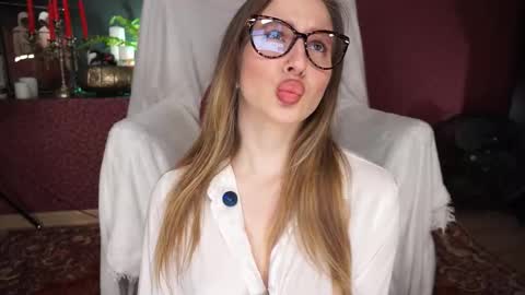 Snapshot of ann__levine chatting on October 17, 2025, 2:19 pm Ann online show from October 17, 2025, 2:19 pm