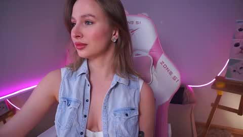 Snapshot of ann__levine chatting on November 26, 2025, 2:29 pm Ann online show from November 26, 2025, 2:29 pm