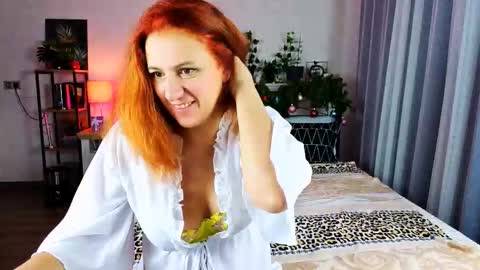 Snapshot of anna127moon chatting on November 26, 2025, 3:51 am Anna online show from November 26, 2025, 3:51 am