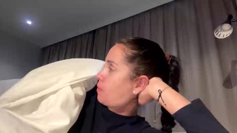 Anna online show from November 4, 2025, 8:08 pm