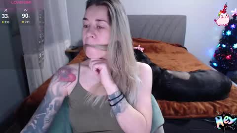 Anadirectgirl online show from December 13, 2024, 9:35 am