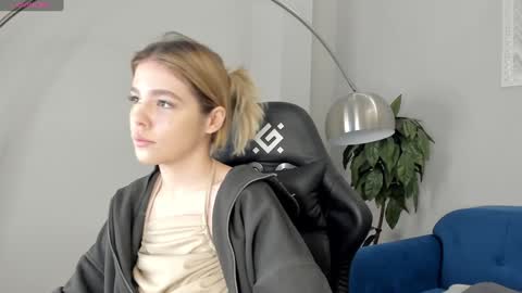 Anna online show from January 6, 2025, 1:09 am