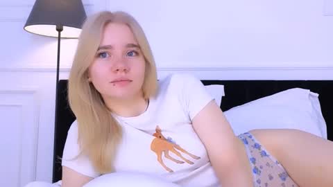 AnnaBelle online show from October 14, 2025, 2:23 am