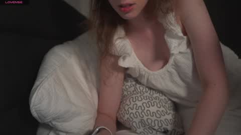 Snapshot of annabisoux chatting on September 23, 2025, 12:13 am Anna online show from September 23, 2025, 12:13 am