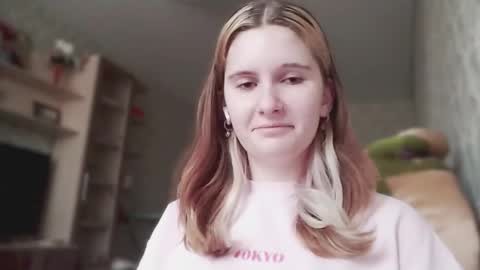 Snapshot of annabroun chatting on October 30, 2025, 12:50 pm Aliia online show from October 30, 2025, 12:50 pm