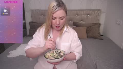 AnnaCherri online show from February 3, 2025, 8:13 am