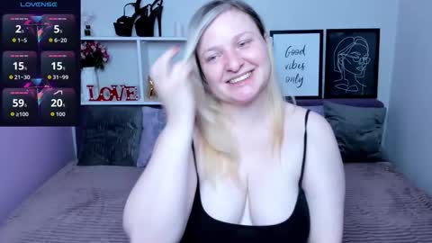 AnnaCherri online show from October 13, 2025, 2:55 am