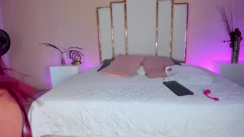 Anna online show from November 8, 2025, 4:01 am