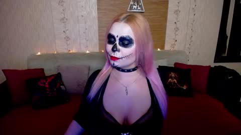 AnnessixReign online show from October 31, 2025, 1:01 pm