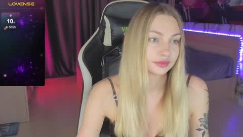 Snapshot of annie69kiss chatting on December 22, 2024, 7:44 am Annie online show from December 22, 2024, 7:44 am