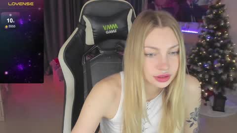 Snapshot of annie69kiss chatting on January 8, 2025, 7:56 pm Annie online show from January 8, 2025, 7:56 pm