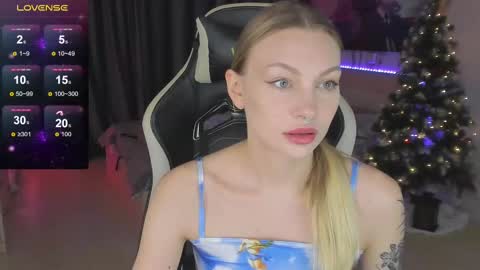 Snapshot of annie69kiss chatting on February 10, 2025, 1:24 am Annie online show from February 10, 2025, 1:24 am