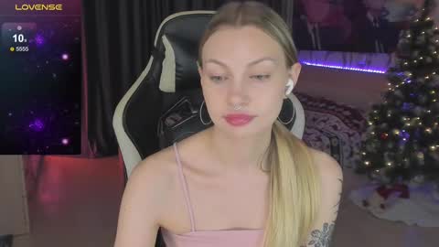 Snapshot of annie69kiss chatting on February 26, 2025, 7:38 pm Annie online show from February 26, 2025, 7:38 pm