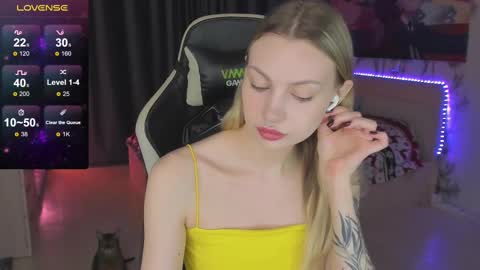 Snapshot of annie69kiss chatting on February 28, 2025, 9:23 pm Annie online show from February 28, 2025, 9:23 pm