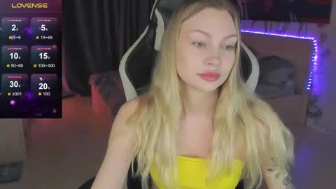 Snapshot of annie69kiss chatting on March 6, 2025, 11:20 pm Annie online show from March 6, 2025, 11:20 pm