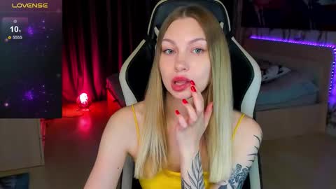 Snapshot of annie69kiss chatting on September 14, 2025, 9:03 pm Annie online show from September 14, 2025, 9:03 pm