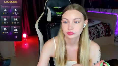 Snapshot of annie69kiss chatting on October 15, 2025, 8:53 pm Annie online show from October 15, 2025, 8:53 pm