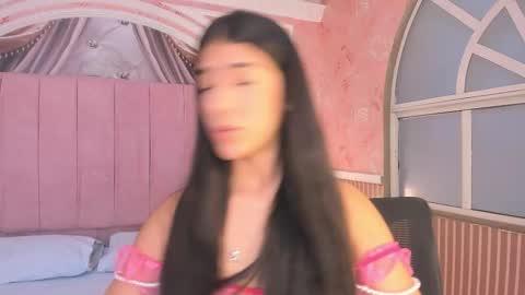 Annie online show from December 18, 2025, 11:49 am