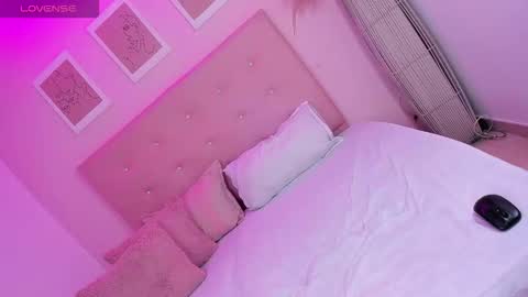 Snapshot of annie_dolce_ chatting on October 22, 2025, 10:20 pm annie_dolce_ online show from October 22, 2025, 10:20 pm