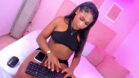 Snapshot of annie_dolce_ chatting on November 29, 2025, 12:02 am annie_dolce_ online show from November 29, 2025, 12:02 am