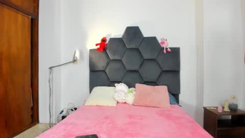 Snapshot of annie_dreams69 chatting on December 3, 2024, 9:23 pm Annie online show from December 3, 2024, 9:23 pm