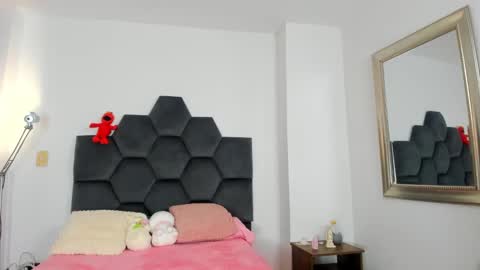 Snapshot of annie_dreams69 chatting on December 27, 2024, 7:03 pm Annie online show from December 27, 2024, 7:03 pm