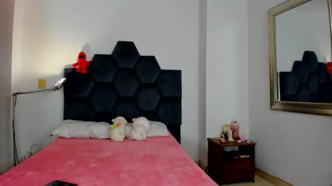 Snapshot of annie_dreams69 chatting on November 4, 2025, 5:12 pm Annie online show from November 4, 2025, 5:12 pm