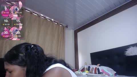 annie_scott_ online show from November 8, 2025, 7:45 pm